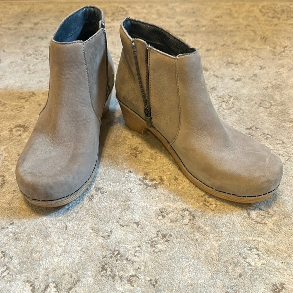 DANSKO Women's Maria Professional Taupe Suede Heeled Mule Ankle Bootie 40 9.5/10